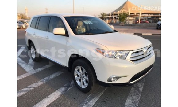 Buy Import Toyota Highlander White Car in Import - Dubai in Hhohho Buy Import Toyota Highlander White Car in Import - Dubai in Hhohho