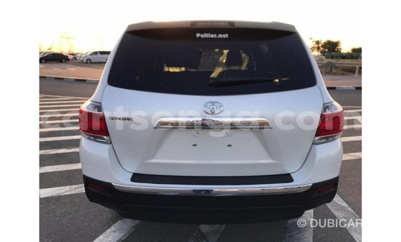 Buy Import Toyota Highlander White Car in Import - Dubai in Hhohho Buy Import Toyota Highlander White Car in Import - Dubai in Hhohho