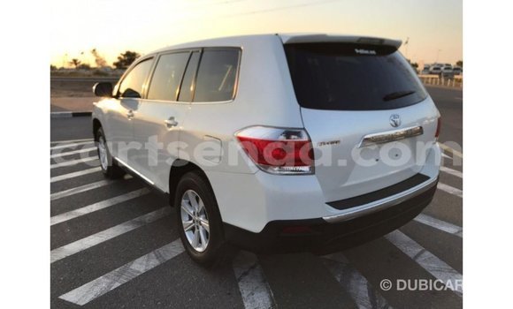 Buy Import Toyota Highlander White Car in Import - Dubai in Hhohho Buy Import Toyota Highlander White Car in Import - Dubai in Hhohho