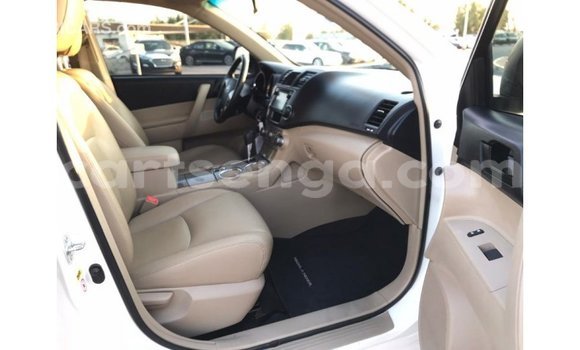 Buy Import Toyota Highlander White Car in Import - Dubai in Hhohho Buy Import Toyota Highlander White Car in Import - Dubai in Hhohho