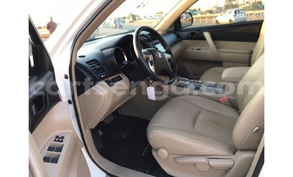 Buy Import Toyota Highlander White Car in Import - Dubai in Hhohho Buy Import Toyota Highlander White Car in Import - Dubai in Hhohho