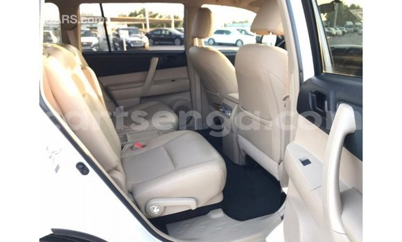 Buy Import Toyota Highlander White Car in Import - Dubai in Hhohho Buy Import Toyota Highlander White Car in Import - Dubai in Hhohho