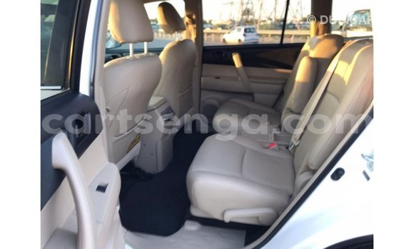 Buy Import Toyota Highlander White Car in Import - Dubai in Hhohho Buy Import Toyota Highlander White Car in Import - Dubai in Hhohho