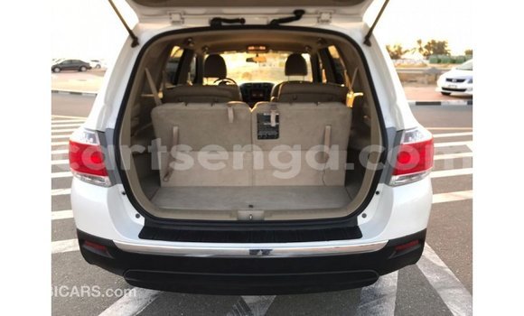 Buy Import Toyota Highlander White Car in Import - Dubai in Hhohho Buy Import Toyota Highlander White Car in Import - Dubai in Hhohho