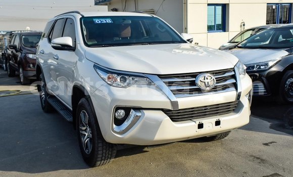 Nunua Imported Toyota Fortuner White Gari ndani ya Import - Dubai nchini Hhohho Nunua Imported Toyota Fortuner White Gari ndani ya Import - Dubai nchini Hhohho