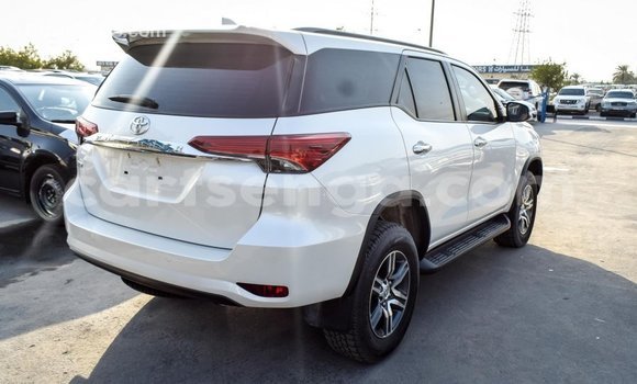 Nunua Imported Toyota Fortuner White Gari ndani ya Import - Dubai nchini Hhohho Nunua Imported Toyota Fortuner White Gari ndani ya Import - Dubai nchini Hhohho