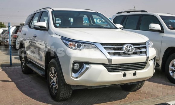 Buy Import Toyota Fortuner White Car in Import - Dubai in Hhohho Buy Import Toyota Fortuner White Car in Import - Dubai in Hhohho