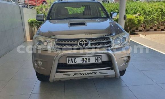 Nunua Ilio tumika Toyota Fortuner Beige Gari ndani ya Big Bend nchini Wilaya ya Lubombo Nunua Ilio tumika Toyota Fortuner Beige Gari ndani ya Big Bend nchini Wilaya ya Lubombo