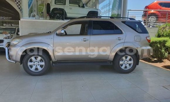 Nunua Ilio tumika Toyota Fortuner Beige Gari ndani ya Big Bend nchini Wilaya ya Lubombo Nunua Ilio tumika Toyota Fortuner Beige Gari ndani ya Big Bend nchini Wilaya ya Lubombo