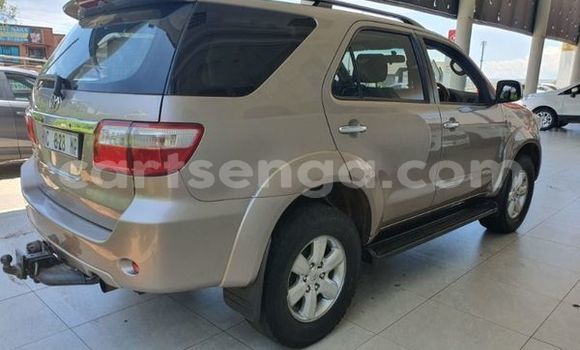 Nunua Ilio tumika Toyota Fortuner Beige Gari ndani ya Big Bend nchini Wilaya ya Lubombo Nunua Ilio tumika Toyota Fortuner Beige Gari ndani ya Big Bend nchini Wilaya ya Lubombo