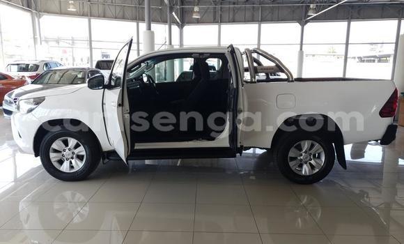 Nunua Ilio tumika Toyota Hilux White Gari ndani ya Bulembu nchini Hhohho Nunua Ilio tumika Toyota Hilux White Gari ndani ya Bulembu nchini Hhohho