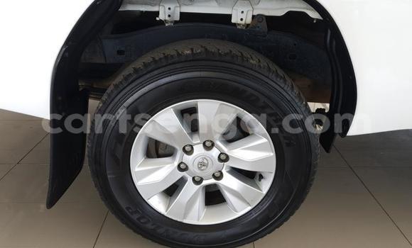 Nunua Ilio tumika Toyota Hilux White Gari ndani ya Bulembu nchini Hhohho Nunua Ilio tumika Toyota Hilux White Gari ndani ya Bulembu nchini Hhohho