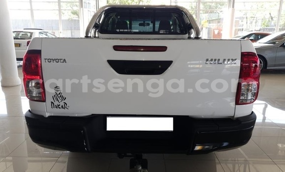 Nunua Ilio tumika Toyota Hilux White Gari ndani ya Bulembu nchini Hhohho Nunua Ilio tumika Toyota Hilux White Gari ndani ya Bulembu nchini Hhohho