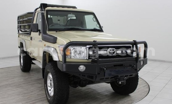 Nunua Ilio tumika Toyota Land Cruiser Beige Gari ndani ya Bulembu nchini Hhohho Nunua Ilio tumika Toyota Land Cruiser Beige Gari ndani ya Bulembu nchini Hhohho