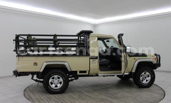 Nunua Ilio tumika Toyota Land Cruiser Beige Gari ndani ya Bulembu nchini Hhohho Nunua Ilio tumika Toyota Land Cruiser Beige Gari ndani ya Bulembu nchini Hhohho