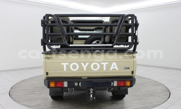Nunua Ilio tumika Toyota Land Cruiser Beige Gari ndani ya Bulembu nchini Hhohho Nunua Ilio tumika Toyota Land Cruiser Beige Gari ndani ya Bulembu nchini Hhohho