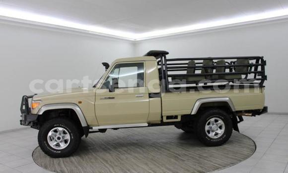 Nunua Ilio tumika Toyota Land Cruiser Beige Gari ndani ya Bulembu nchini Hhohho Nunua Ilio tumika Toyota Land Cruiser Beige Gari ndani ya Bulembu nchini Hhohho