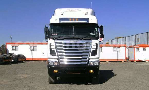Buy Used Caterpillar 120 White Truck in Mbabane in Manzini Buy Used Caterpillar 120 White Truck in Mbabane in Manzini