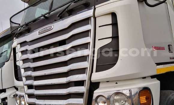 Buy Used Caterpillar 120 White Truck in Mbabane in Manzini Buy Used Caterpillar 120 White Truck in Mbabane in Manzini