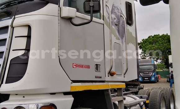 Buy Used Caterpillar 120 White Truck in Mbabane in Manzini Buy Used Caterpillar 120 White Truck in Mbabane in Manzini