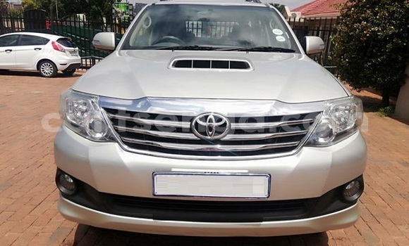 Buy Used Toyota Fortuner Silver Car in Bulembu in Hhohho Buy Used Toyota Fortuner Silver Car in Bulembu in Hhohho