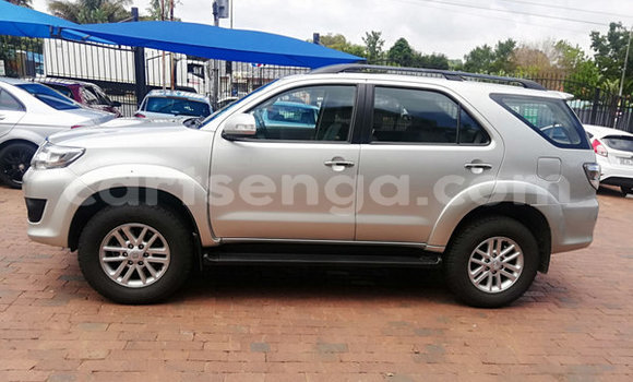 Buy Used Toyota Fortuner Silver Car in Bulembu in Hhohho Buy Used Toyota Fortuner Silver Car in Bulembu in Hhohho