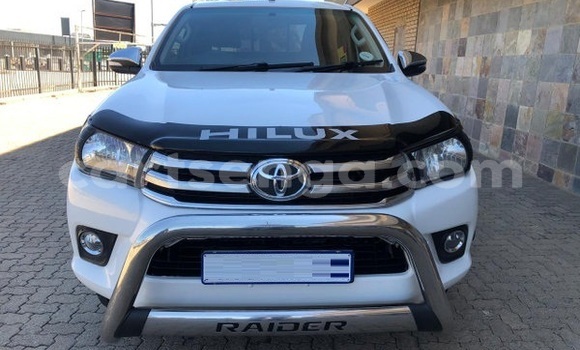 Nunua Ilio tumika Toyota Hilux White Gari ndani ya Bulembu nchini Hhohho Nunua Ilio tumika Toyota Hilux White Gari ndani ya Bulembu nchini Hhohho