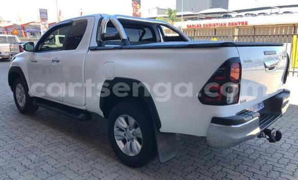 Nunua Ilio tumika Toyota Hilux White Gari ndani ya Bulembu nchini Hhohho Nunua Ilio tumika Toyota Hilux White Gari ndani ya Bulembu nchini Hhohho