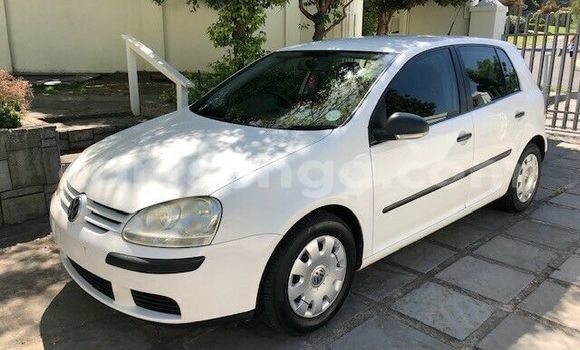 Nunua Ilio tumika Volkswagen Golf White Gari ndani ya Ezulwini nchini Hhohho Nunua Ilio tumika Volkswagen Golf White Gari ndani ya Ezulwini nchini Hhohho