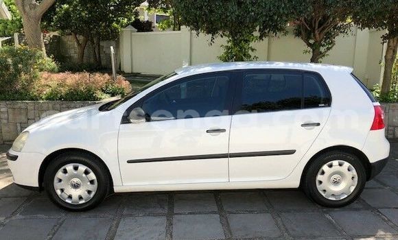 Nunua Ilio tumika Volkswagen Golf White Gari ndani ya Ezulwini nchini Hhohho Nunua Ilio tumika Volkswagen Golf White Gari ndani ya Ezulwini nchini Hhohho
