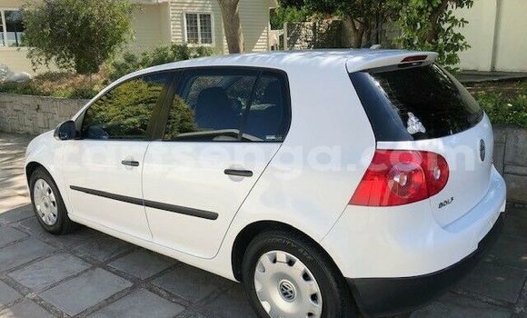 Nunua Ilio tumika Volkswagen Golf White Gari ndani ya Ezulwini nchini Hhohho Nunua Ilio tumika Volkswagen Golf White Gari ndani ya Ezulwini nchini Hhohho