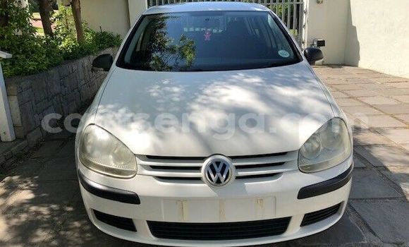 Nunua Ilio tumika Volkswagen Golf White Gari ndani ya Ezulwini nchini Hhohho Nunua Ilio tumika Volkswagen Golf White Gari ndani ya Ezulwini nchini Hhohho