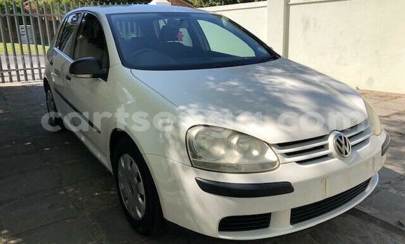 Nunua Ilio tumika Volkswagen Golf White Gari ndani ya Ezulwini nchini Hhohho Nunua Ilio tumika Volkswagen Golf White Gari ndani ya Ezulwini nchini Hhohho