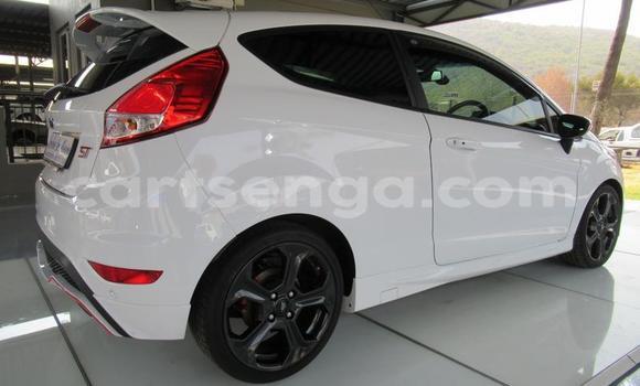Acheter Occasion Voiture Ford Fiesta ST Blanc à Big Bend, Lubombo Acheter Occasion Voiture Ford Fiesta ST Blanc à Big Bend, Lubombo