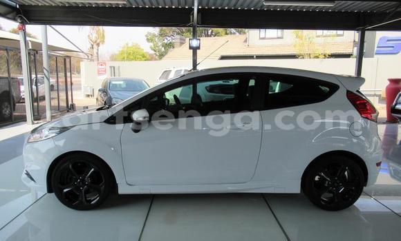 Acheter Occasion Voiture Ford Fiesta ST Blanc à Big Bend, Lubombo Acheter Occasion Voiture Ford Fiesta ST Blanc à Big Bend, Lubombo