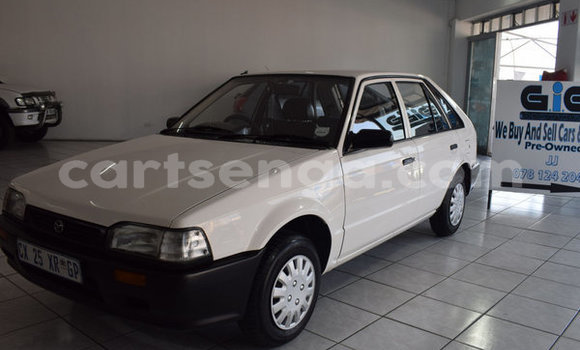 Acheter Occasion Voiture Mazda 323 Blanc à Hluti, Shiselweni District Acheter Occasion Voiture Mazda 323 Blanc à Hluti, Shiselweni District