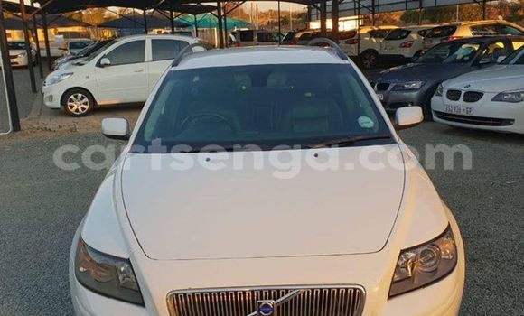Buy Used Volvo V40 White Car in Mbabane in Manzini Buy Used Volvo V40 White Car in Mbabane in Manzini