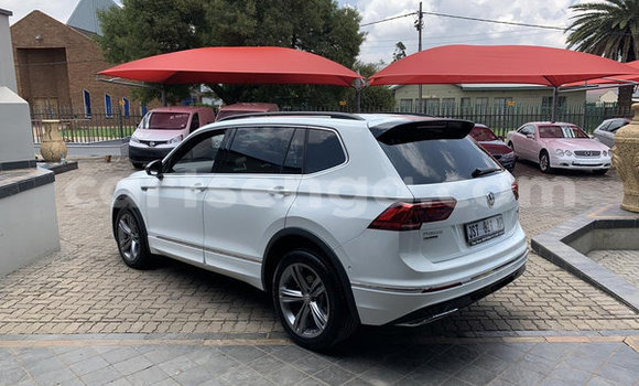 Nunua Ilio tumika Volkswagen Tiguan White Gari ndani ya Hlatikulu nchini Wilaya ya Shiselweni Nunua Ilio tumika Volkswagen Tiguan White Gari ndani ya Hlatikulu nchini Wilaya ya Shiselweni