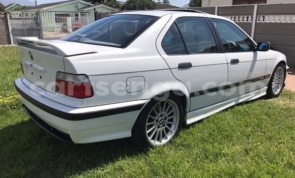 Acheter Occasion Voiture BMW 1–Series Blanc à Big Bend, Lubombo District Acheter Occasion Voiture BMW 1–Series Blanc à Big Bend, Lubombo District