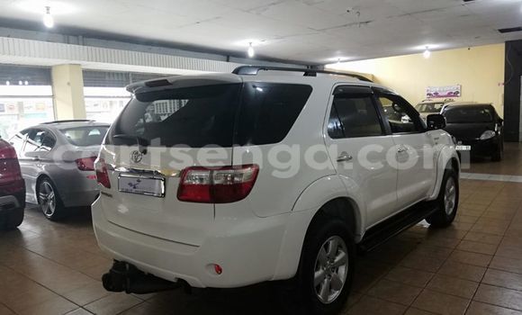 Acheter Occasion Voiture Toyota Fortuner Blanc à Big Bend, Lubombo District Acheter Occasion Voiture Toyota Fortuner Blanc à Big Bend, Lubombo District