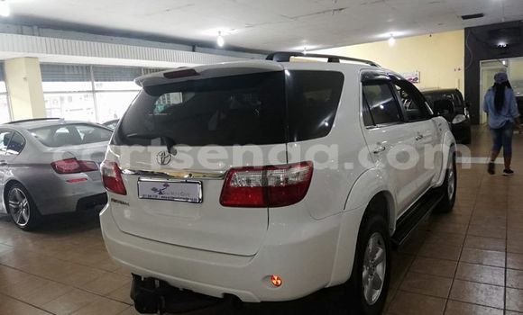 Acheter Occasion Voiture Toyota Fortuner Blanc à Big Bend, Lubombo District Acheter Occasion Voiture Toyota Fortuner Blanc à Big Bend, Lubombo District