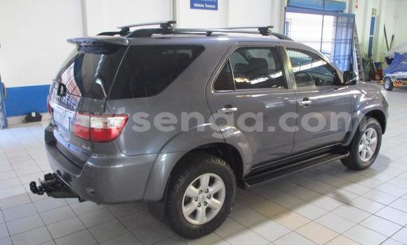 Nunua Ilio tumika Toyota Fortuner Black Gari ndani ya Manzini nchini Manzini Nunua Ilio tumika Toyota Fortuner Black Gari ndani ya Manzini nchini Manzini