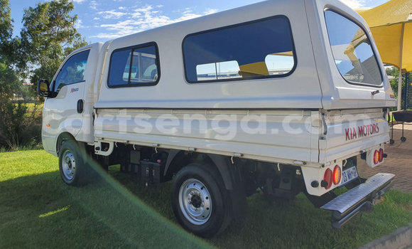 Nunua Ilio tumika Kia Carens White Gari ndani ya Ezulwini nchini Hhohho Nunua Ilio tumika Kia Carens White Gari ndani ya Ezulwini nchini Hhohho