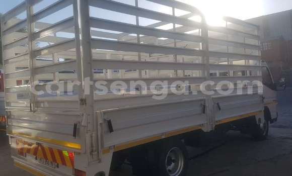 Nunua Ilio tumika Mitsubishi L400 White Lori ndani ya Mbabane nchini Manzini Nunua Ilio tumika Mitsubishi L400 White Lori ndani ya Mbabane nchini Manzini