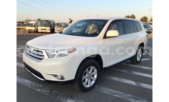 Buy Import Toyota Highlander White Car in Import - Dubai in Hhohho Buy Import Toyota Highlander White Car in Import - Dubai in Hhohho
