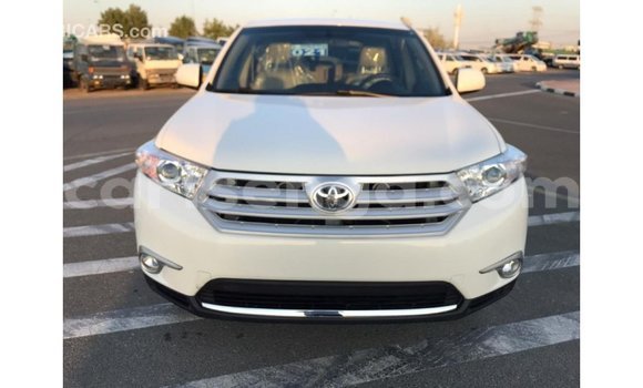 Buy Import Toyota Highlander White Car in Import - Dubai in Hhohho Buy Import Toyota Highlander White Car in Import - Dubai in Hhohho