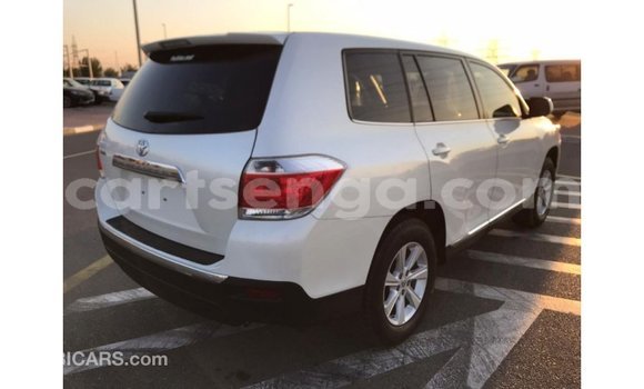 Buy Import Toyota Highlander White Car in Import - Dubai in Hhohho Buy Import Toyota Highlander White Car in Import - Dubai in Hhohho