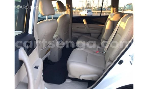 Buy Import Toyota Highlander White Car in Import - Dubai in Hhohho Buy Import Toyota Highlander White Car in Import - Dubai in Hhohho