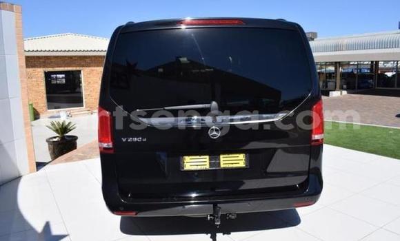 Nunua Ilio tumika Mercedes‒Benz V-klasse Black Gari ndani ya Ezulwini nchini Hhohho Nunua Ilio tumika Mercedes‒Benz V-klasse Black Gari ndani ya Ezulwini nchini Hhohho