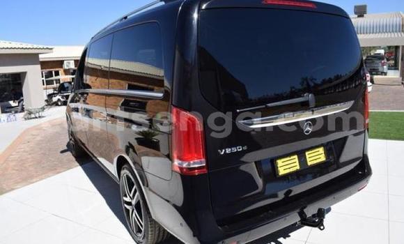 Nunua Ilio tumika Mercedes‒Benz V-klasse Black Gari ndani ya Ezulwini nchini Hhohho Nunua Ilio tumika Mercedes‒Benz V-klasse Black Gari ndani ya Ezulwini nchini Hhohho